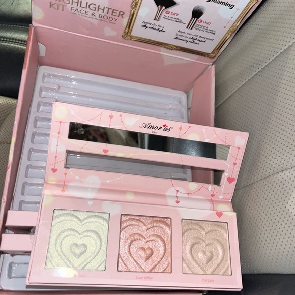 Highlighter pallet - Picture 4 of 7